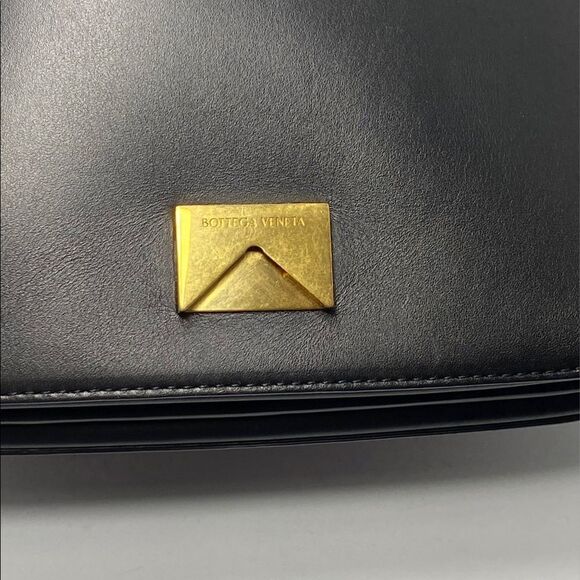 Bottega Veneta Small Mount Crossbody Bag - Picture 8 of 15